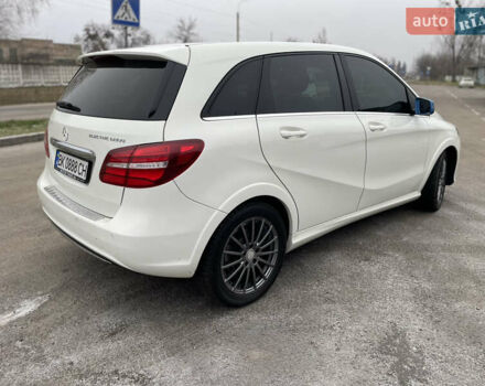Мерседес Б-класс 2015 в Ровно на Automoto.ua Белый Мерседес Б-класс, объемом двигателя 0 л и пробегом 121 тыс. км за 13000 $, фото 24 на Automoto.ua