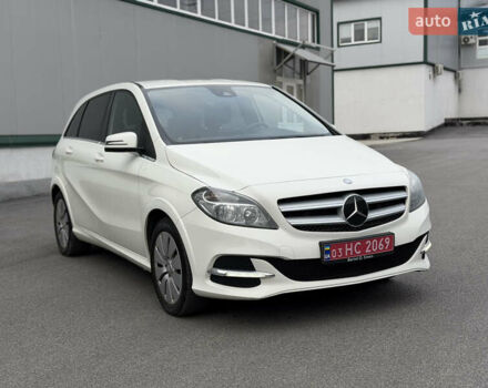 Белый Мерседес Б-класс, объемом двигателя 0 л и пробегом 115 тыс. км за 9000 $, фото 3 на Automoto.ua