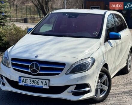 Белый Мерседес Б-класс, объемом двигателя 0 л и пробегом 137 тыс. км за 12500 $, фото 1 на Automoto.ua