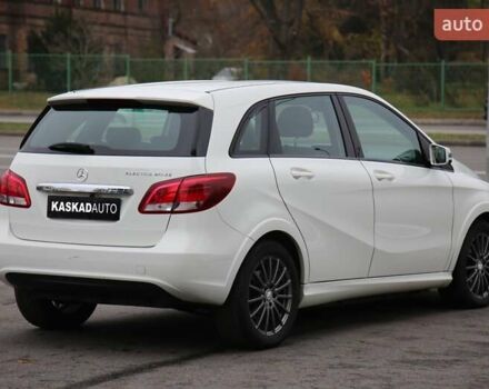 Белый Мерседес Б-класс, объемом двигателя 0 л и пробегом 158 тыс. км за 9500 $, фото 5 на Automoto.ua