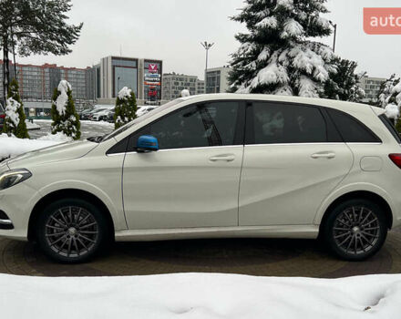 Белый Мерседес Б-класс, объемом двигателя 0 л и пробегом 146 тыс. км за 11700 $, фото 3 на Automoto.ua