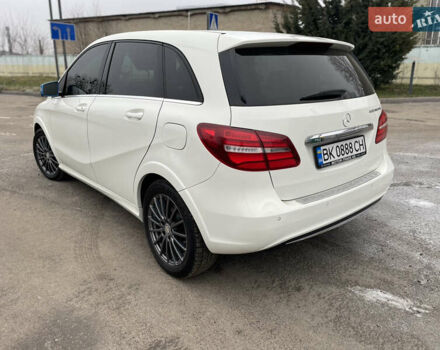 Мерседес Б-класс 2015 в Ровно на Automoto.ua Белый Мерседес Б-класс, объемом двигателя 0 л и пробегом 121 тыс. км за 13000 $, фото 5 на Automoto.ua