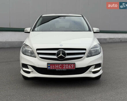 Белый Мерседес Б-класс, объемом двигателя 0 л и пробегом 115 тыс. км за 9000 $, фото 2 на Automoto.ua