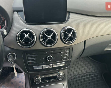 Белый Мерседес Б-класс, объемом двигателя 0 л и пробегом 72 тыс. км за 9400 $, фото 12 на Automoto.ua