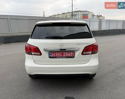 Белый Мерседес Б-класс, объемом двигателя 0 л и пробегом 115 тыс. км за 9000 $, фото 7 на Automoto.ua