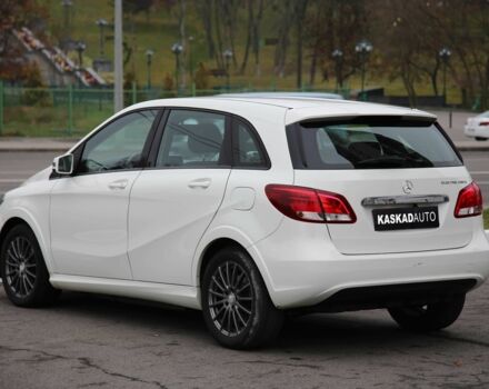 Белый Мерседес Б-класс, объемом двигателя 0 л и пробегом 158 тыс. км за 9500 $, фото 3 на Automoto.ua