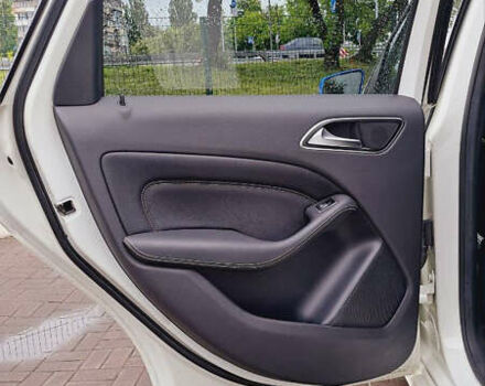 Белый Мерседес Б-класс, объемом двигателя 0 л и пробегом 93 тыс. км за 9499 $, фото 18 на Automoto.ua