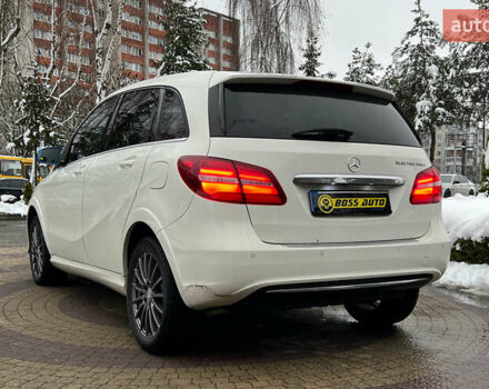 Белый Мерседес Б-класс, объемом двигателя 0 л и пробегом 146 тыс. км за 11700 $, фото 4 на Automoto.ua