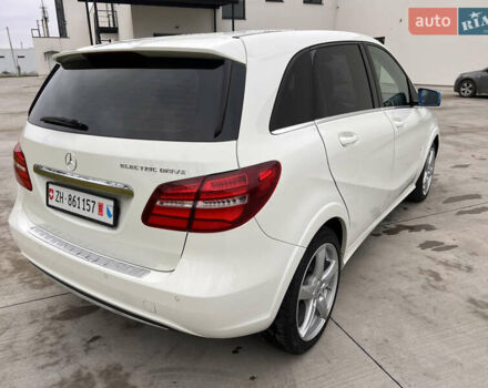 Білий Мерседес Б-клас, об'ємом двигуна 0 л та пробігом 54 тис. км за 11800 $, фото 5 на Automoto.ua