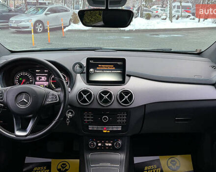 Белый Мерседес Б-класс, объемом двигателя 0 л и пробегом 146 тыс. км за 11700 $, фото 12 на Automoto.ua