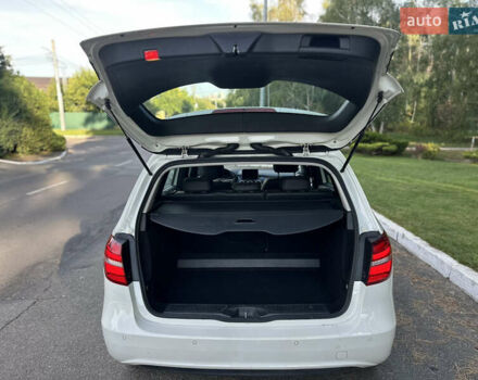 Белый Мерседес Б-класс, объемом двигателя 0 л и пробегом 120 тыс. км за 11500 $, фото 11 на Automoto.ua