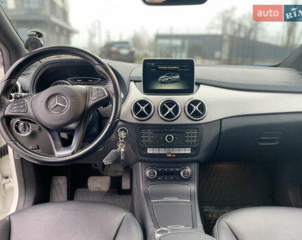 Белый Мерседес Б-класс, объемом двигателя 0 л и пробегом 103 тыс. км за 9500 $, фото 20 на Automoto.ua