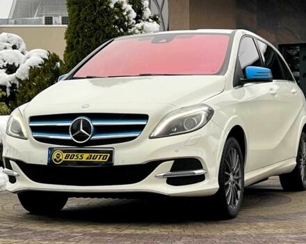 Белый Мерседес Б-класс, объемом двигателя 0 л и пробегом 146 тыс. км за 11700 $, фото 2 на Automoto.ua