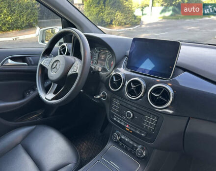 Белый Мерседес Б-класс, объемом двигателя 0 л и пробегом 120 тыс. км за 11500 $, фото 13 на Automoto.ua