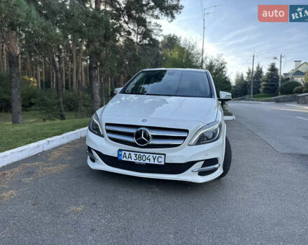 Белый Мерседес Б-класс, объемом двигателя 0 л и пробегом 120 тыс. км за 11500 $, фото 2 на Automoto.ua