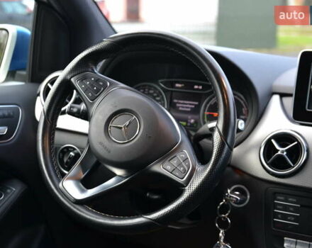 Білий Мерседес Б-клас, об'ємом двигуна 0 л та пробігом 104 тис. км за 10799 $, фото 25 на Automoto.ua