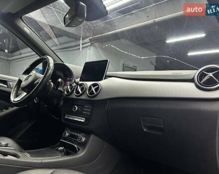 Белый Мерседес Б-класс, объемом двигателя 0 л и пробегом 132 тыс. км за 12200 $, фото 13 на Automoto.ua