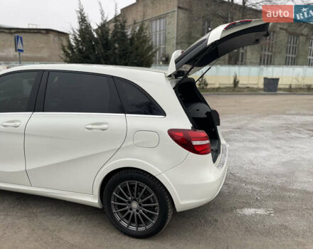 Мерседес Б-класс 2015 в Ровно на Automoto.ua Белый Мерседес Б-класс, объемом двигателя 0 л и пробегом 121 тыс. км за 13000 $, фото 34 на Automoto.ua