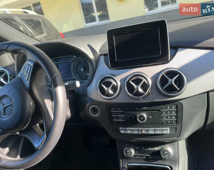 Белый Мерседес Б-класс, объемом двигателя 0 л и пробегом 70 тыс. км за 11500 $, фото 5 на Automoto.ua