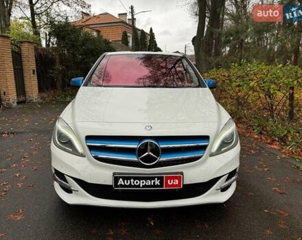 Белый Мерседес Б-класс, объемом двигателя 0 л и пробегом 120 тыс. км за 9440 $, фото 2 на Automoto.ua