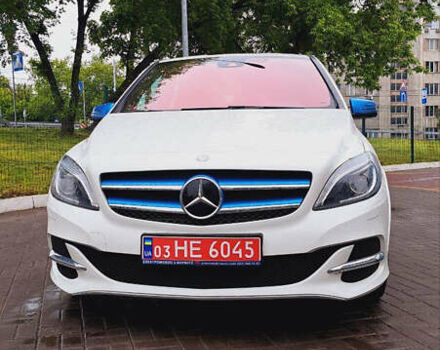 Белый Мерседес Б-класс, объемом двигателя 0 л и пробегом 93 тыс. км за 9499 $, фото 2 на Automoto.ua