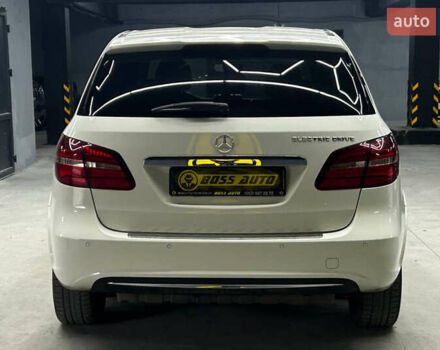 Белый Мерседес Б-класс, объемом двигателя 0 л и пробегом 132 тыс. км за 12200 $, фото 4 на Automoto.ua