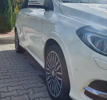 Белый Мерседес Б-класс, объемом двигателя 0 л и пробегом 123 тыс. км за 10900 $, фото 3 на Automoto.ua