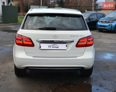 Білий Мерседес Б-клас, об'ємом двигуна 0 л та пробігом 104 тис. км за 10799 $, фото 8 на Automoto.ua