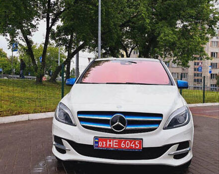 Белый Мерседес Б-класс, объемом двигателя 0 л и пробегом 93 тыс. км за 9499 $, фото 4 на Automoto.ua