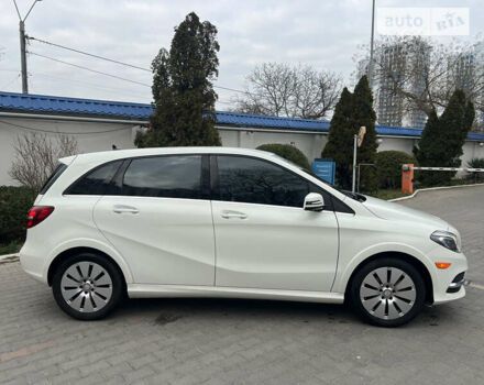 Білий Мерседес Б-клас, об'ємом двигуна 0 л та пробігом 64 тис. км за 13500 $, фото 3 на Automoto.ua