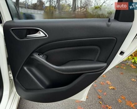 Белый Мерседес Б-класс, объемом двигателя 0 л и пробегом 120 тыс. км за 9440 $, фото 27 на Automoto.ua