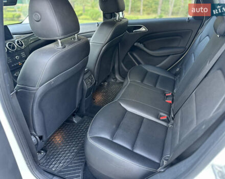 Белый Мерседес Б-класс, объемом двигателя 0 л и пробегом 120 тыс. км за 11500 $, фото 9 на Automoto.ua