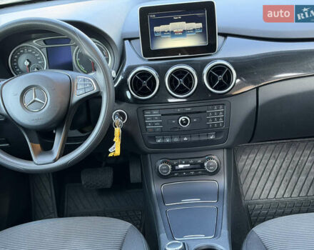 Белый Мерседес Б-класс, объемом двигателя 0 л и пробегом 134 тыс. км за 8700 $, фото 14 на Automoto.ua