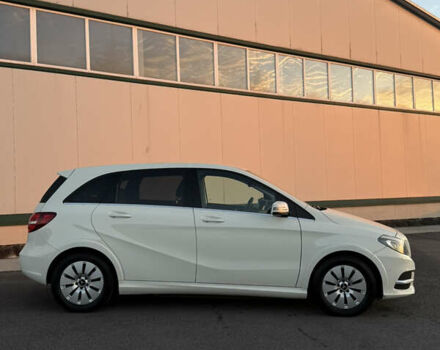 Белый Мерседес Б-класс, объемом двигателя 0 л и пробегом 81 тыс. км за 10950 $, фото 1 на Automoto.ua