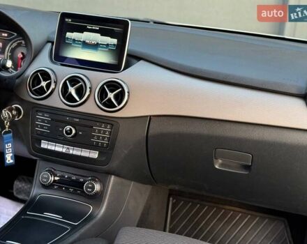 Белый Мерседес Б-класс, объемом двигателя 0 л и пробегом 82 тыс. км за 9800 $, фото 41 на Automoto.ua