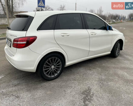 Мерседес Б-класс 2015 в Ровно на Automoto.ua Белый Мерседес Б-класс, объемом двигателя 0 л и пробегом 121 тыс. км за 13000 $, фото 25 на Automoto.ua