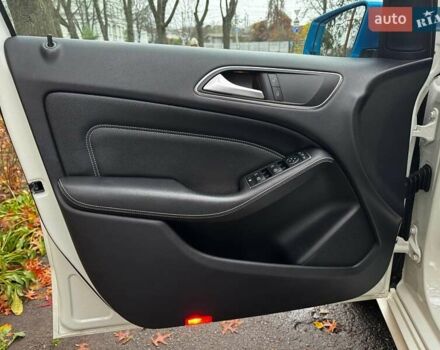 Белый Мерседес Б-класс, объемом двигателя 0 л и пробегом 120 тыс. км за 9440 $, фото 10 на Automoto.ua