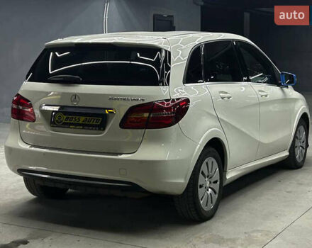 Белый Мерседес Б-класс, объемом двигателя 0 л и пробегом 132 тыс. км за 12200 $, фото 5 на Automoto.ua