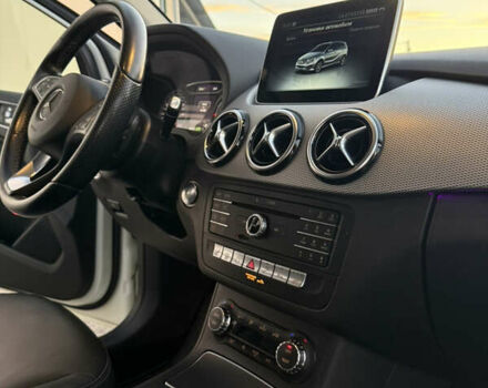 Белый Мерседес Б-класс, объемом двигателя 0 л и пробегом 81 тыс. км за 10950 $, фото 57 на Automoto.ua