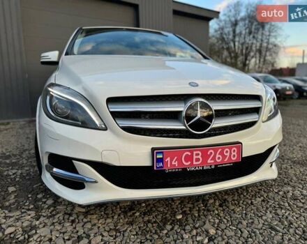 Белый Мерседес Б-класс, объемом двигателя 0 л и пробегом 82 тыс. км за 9800 $, фото 2 на Automoto.ua