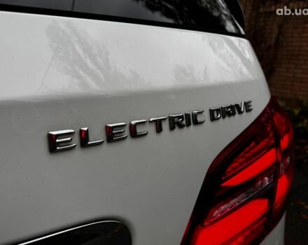 Белый Мерседес Б-класс, объемом двигателя 0 л и пробегом 120 тыс. км за 9440 $, фото 9 на Automoto.ua