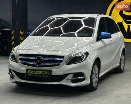 Белый Мерседес Б-класс, объемом двигателя 0 л и пробегом 132 тыс. км за 12200 $, фото 2 на Automoto.ua