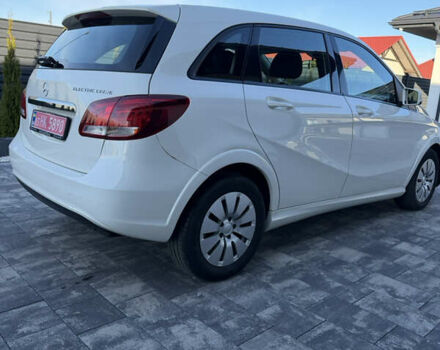 Белый Мерседес Б-класс, объемом двигателя 0 л и пробегом 134 тыс. км за 8700 $, фото 7 на Automoto.ua