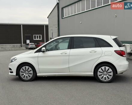 Белый Мерседес Б-класс, объемом двигателя 0 л и пробегом 115 тыс. км за 9000 $, фото 9 на Automoto.ua