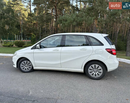 Белый Мерседес Б-класс, объемом двигателя 0 л и пробегом 120 тыс. км за 11500 $, фото 8 на Automoto.ua