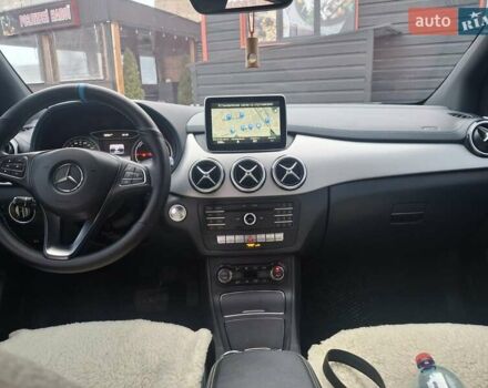 Белый Мерседес Б-класс, объемом двигателя 0 л и пробегом 87 тыс. км за 11500 $, фото 11 на Automoto.ua