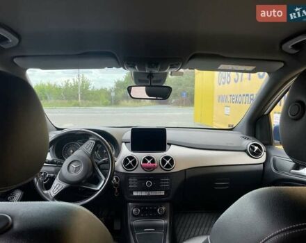 Білий Мерседес Б-клас, об'ємом двигуна 0 л та пробігом 150 тис. км за 11000 $, фото 5 на Automoto.ua