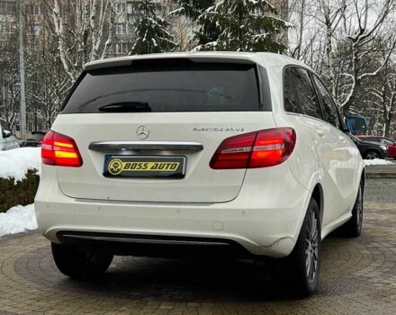 Белый Мерседес Б-класс, объемом двигателя 0 л и пробегом 146 тыс. км за 11700 $, фото 6 на Automoto.ua