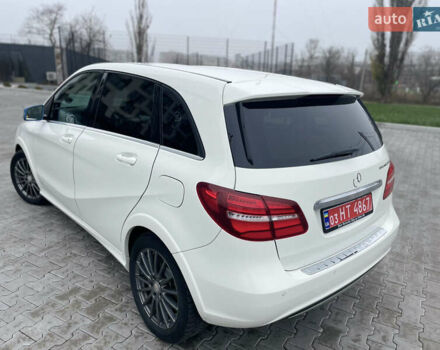 Белый Мерседес Б-класс, объемом двигателя 0 л и пробегом 103 тыс. км за 9500 $, фото 2 на Automoto.ua