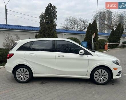 Белый Мерседес Б-класс, объемом двигателя 0 л и пробегом 65 тыс. км за 13500 $, фото 4 на Automoto.ua